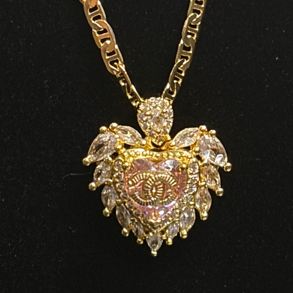 HAUTE Seraphim Collier featuring CHANEL - Picture 2 of 6